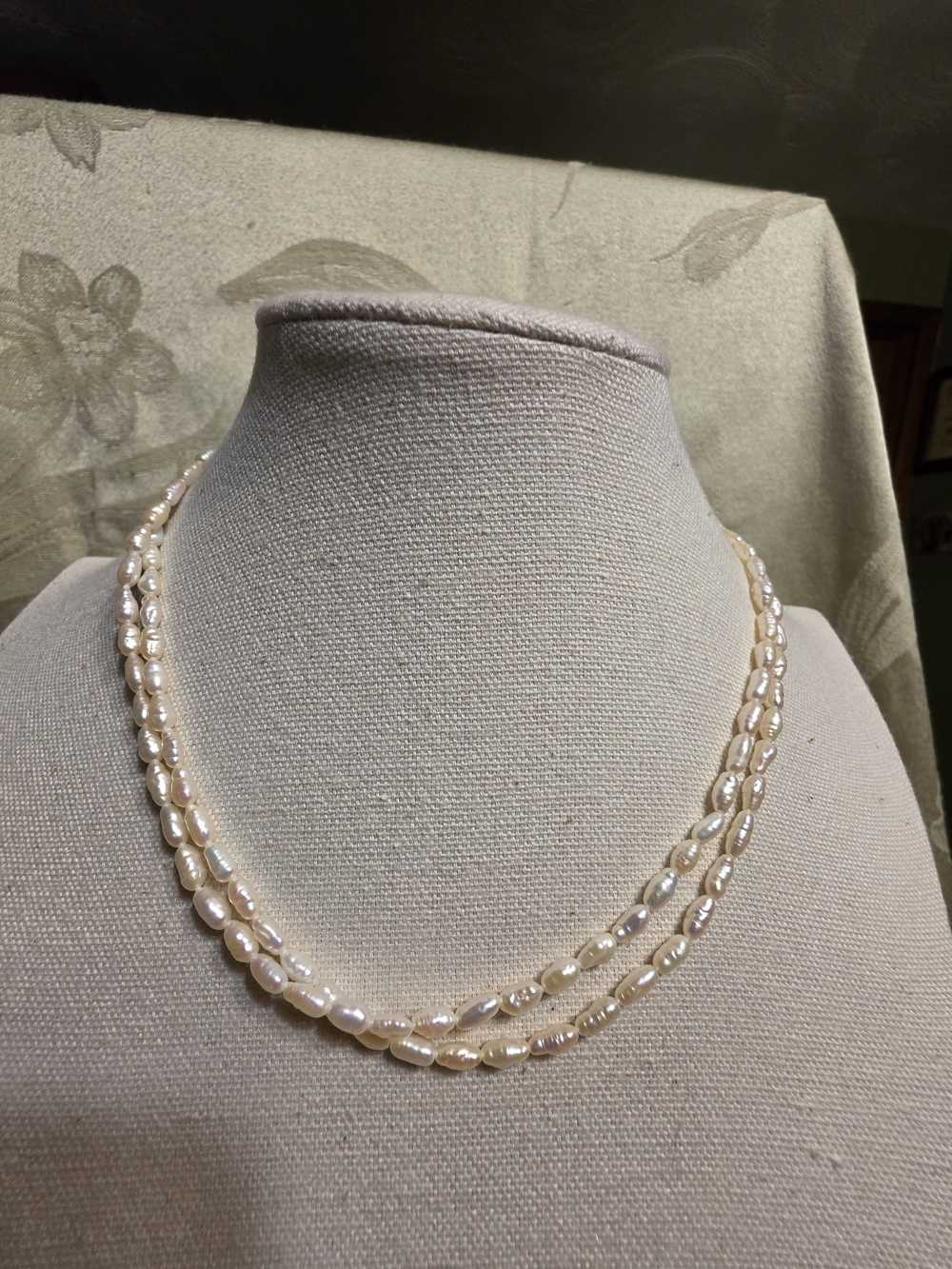 #1337 Freshwater Pearl Singlw Strand Necklace in Ivory